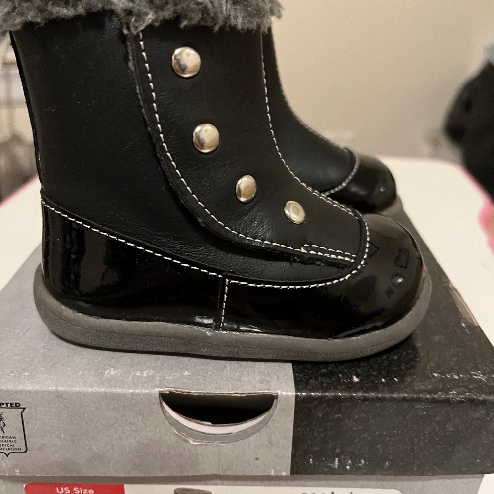 See Kai Run baby girl boots Amelia size 4 1/2